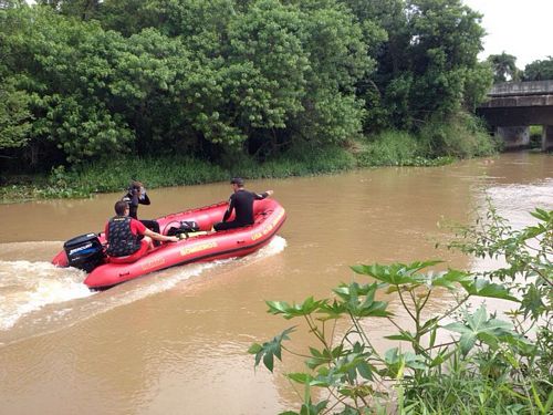Jaguaruna: Motorista perde controle da direção e cai em rio as margens da BR101 0