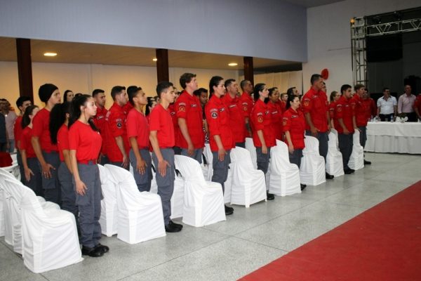 PRESIDENTE GETÚLIO: Corporação incorpora novos Bombeiros Voluntários e presta homenagens 0