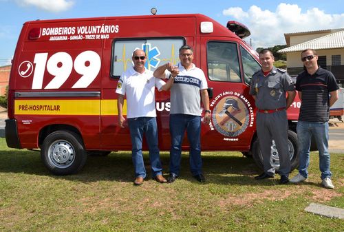 Jaguaruna: Município de Sangão doa ambulância aos Bombeiros Voluntários 2