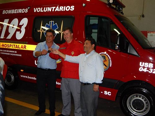 Caçador: Bombeiros Voluntários de Caçador recebem nova USB. 2